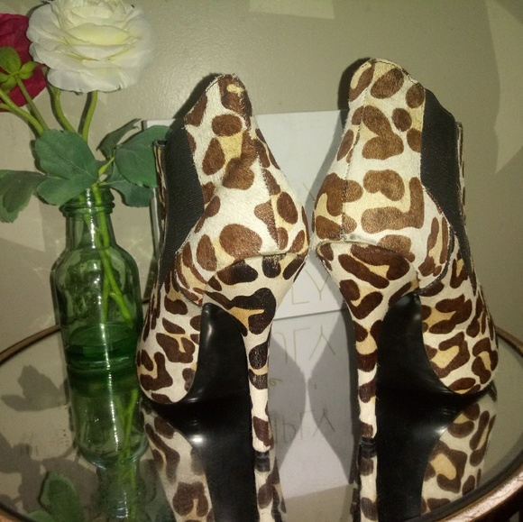 booties - Picture 5 of 6